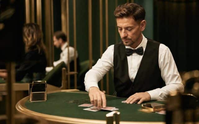 L&rsquo;essor des Jeux de Croupier en Direct : Révolution dans les Casinos en Ligne